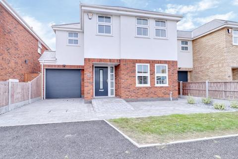 4 bedroom detached house for sale, Winterswyk Avenue, Canvey Island SS8