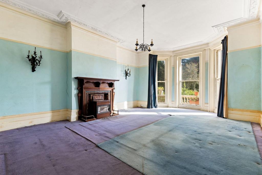 Augusta Gardens, Folkestone, CT20 2 bed ground floor flat for sale £
