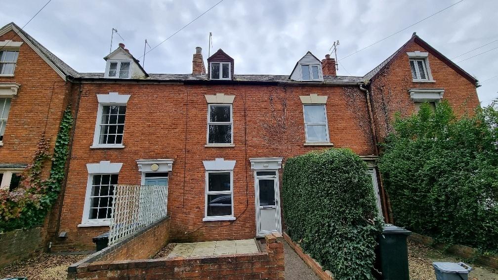 Bath Road 3 bed house to rent £1,200 pcm (£277 pw)
