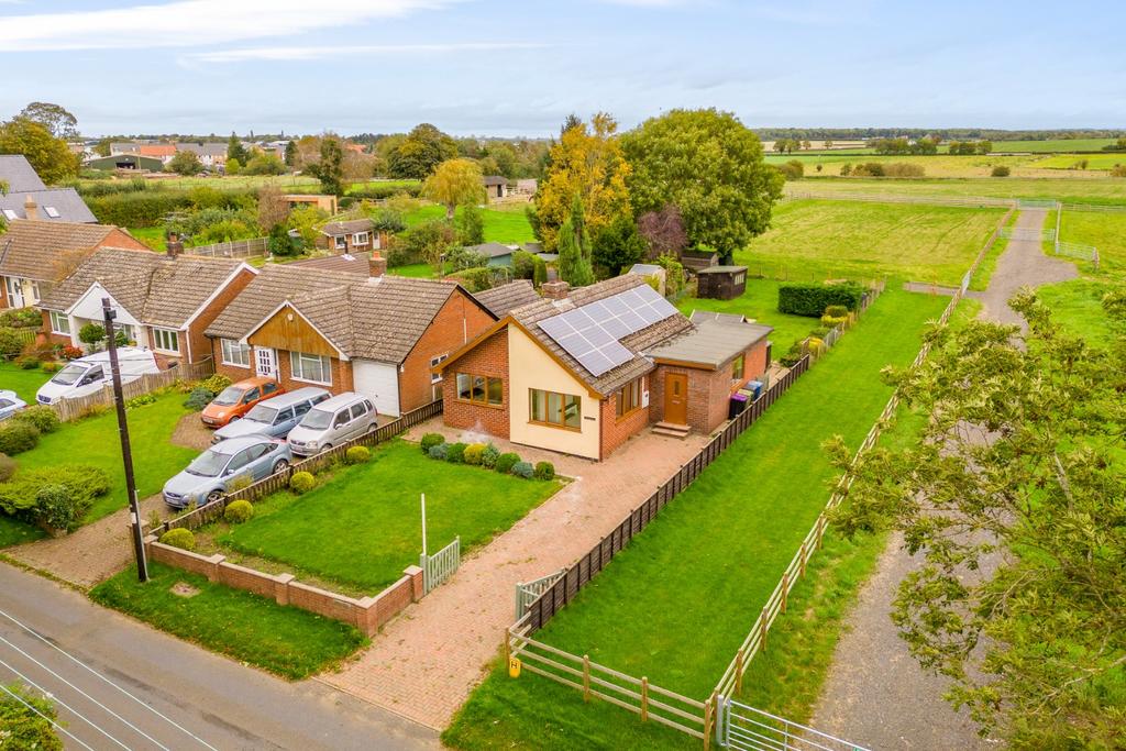 Barlings Lane, Langworth, Lincoln, Lincolnshire, LN3 3 bed detached