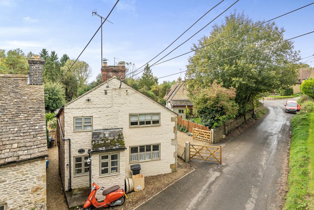 Shipton Oliffe, Cheltenham, Gloucestershire, GL54 2 bed terraced house