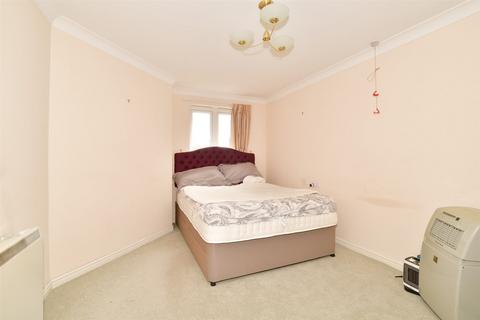 1 bedroom flat for sale, High Street, Edenbridge, Kent