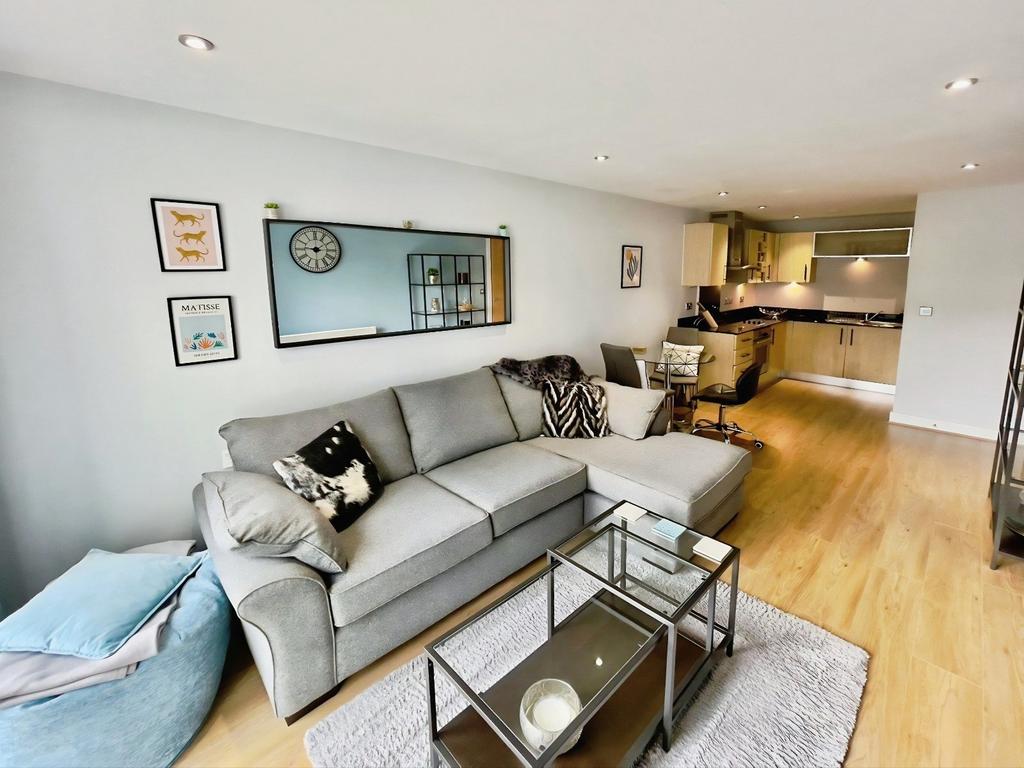 Apartment in Leeds, Steander, Lovell Park - View 3