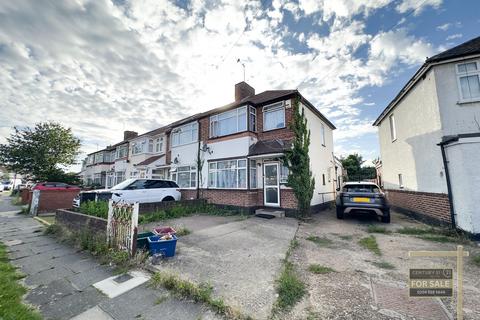 3 bedroom semi-detached house for sale, Hadley Gardens, SOUTHALL UB2