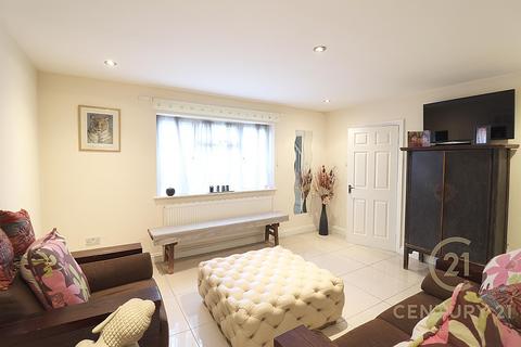 82 Upper Sutton Lane, Hounslow, TW5 0QB