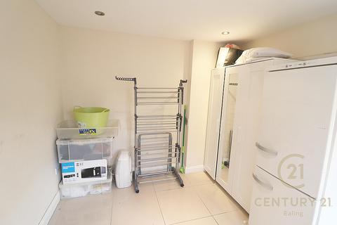 82 Upper Sutton Lane, Hounslow, TW5 0QB