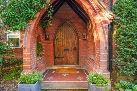 Grove House Pyle Hill, Woking, GU22 0SR