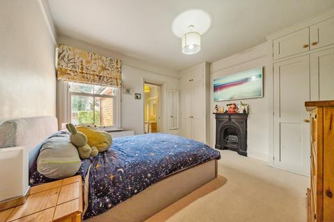27 Denzil Road, Guildford, GU2 7NQ