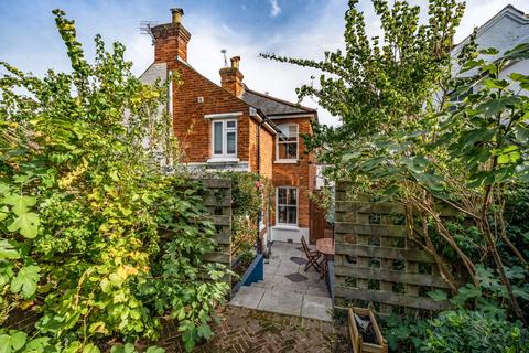 27 Denzil Road, Guildford, GU2 7NQ