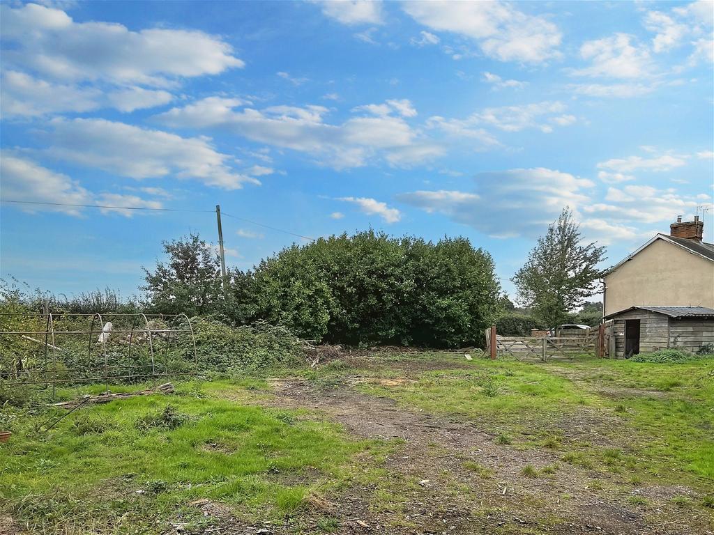 Rendlesham, Near Woodbridge, Suffolk 2 bed semidetached house for sale £225,000