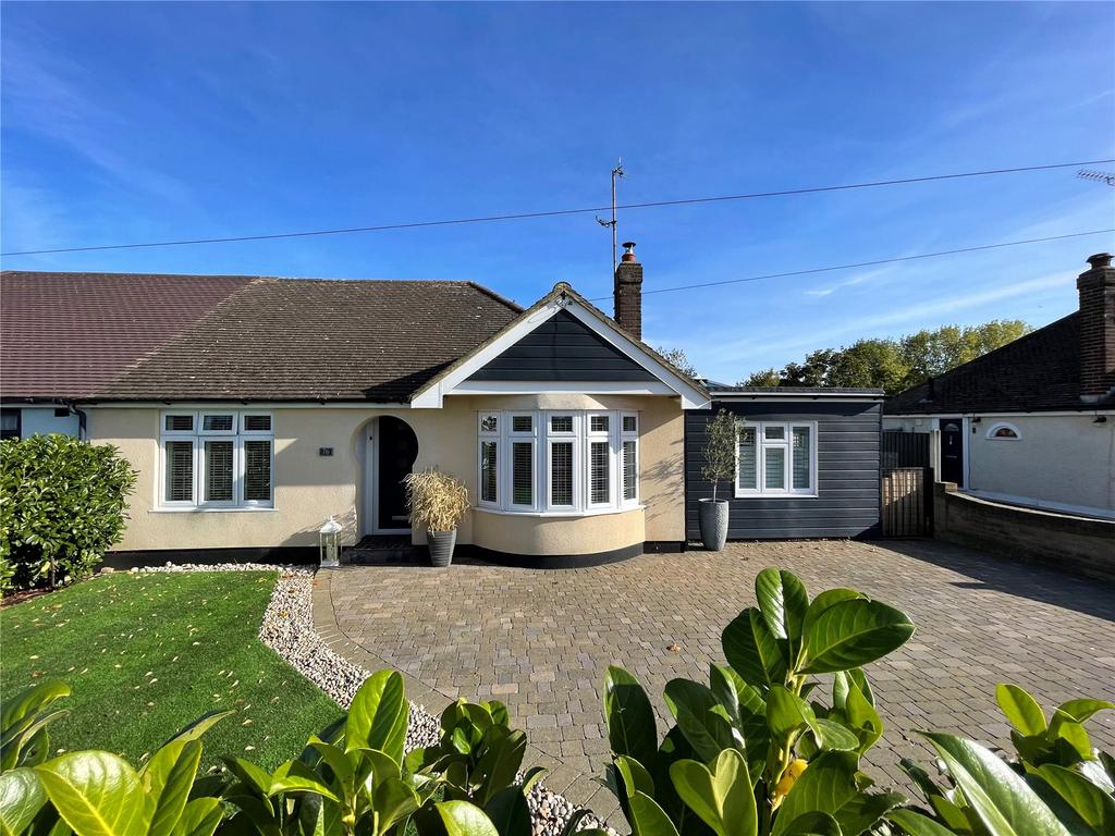 Hamilton Gardens, Hockley, Essex, SS5 4 bed bungalow for sale £500,000