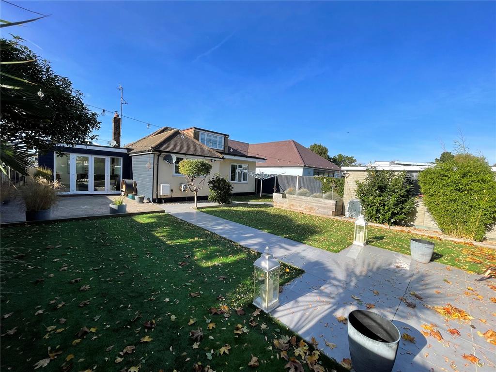 Hamilton Gardens, Hockley, Essex, SS5 4 bed bungalow for sale £500,000