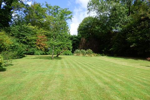 6 bedroom detached house to rent, Lucastes Lane, Haywards Heath RH16