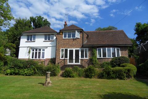 6 bedroom detached house to rent, Lucastes Lane, Haywards Heath RH16