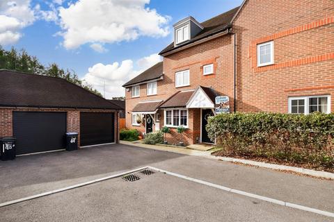 4 bedroom terraced house for sale, Greenhurst Drive, East Grinstead, West Sussex