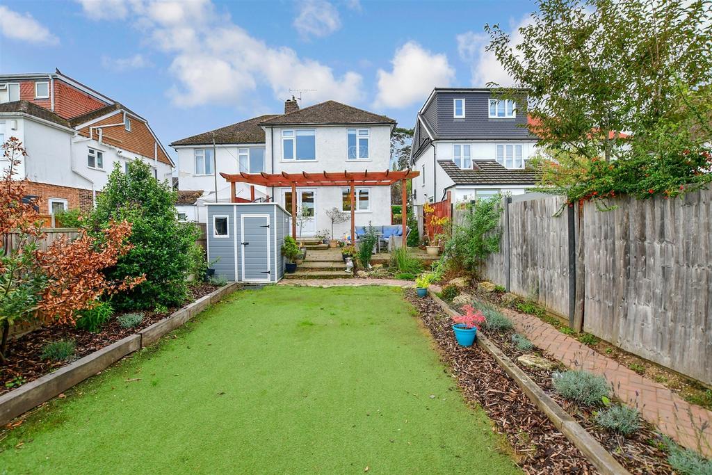 London Road, Aylesford, Kent 3 bed semidetached house for sale £400,000