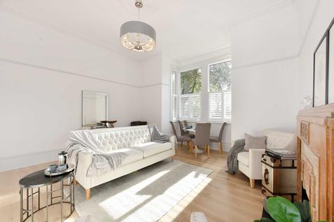 3 bedroom apartment for sale, North Common Road, London
