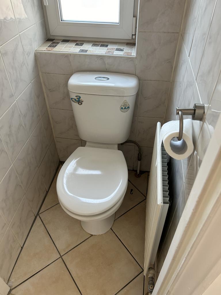 Upper floor separate WC