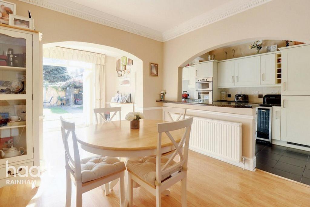 Upminster Road South, Rainham 3 bed terraced house for sale £450,000
