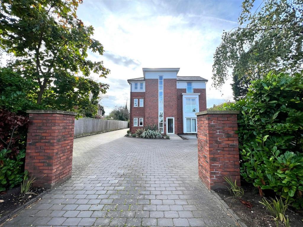 Liverpool Road, Birkdale, Southport, PR8 4AU 2 bed flat for sale £180,000