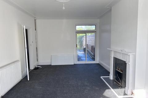 3 bedroom terraced house to rent, Fordhouse Lane, Stirchely, Birmingham B30 3AA