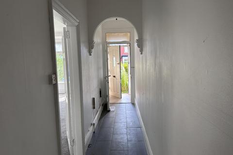 3 bedroom terraced house to rent, Fordhouse Lane, Stirchely, Birmingham B30 3AA