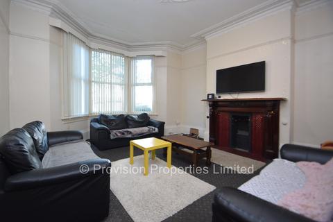 8 bedroom terraced house to rent, Cardigan Road, Hyde Park LS6