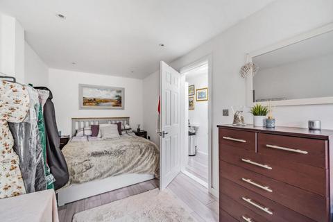 4 bedroom semi-detached house for sale - Sunbury-on-Thames,  Surrey,  TW16
