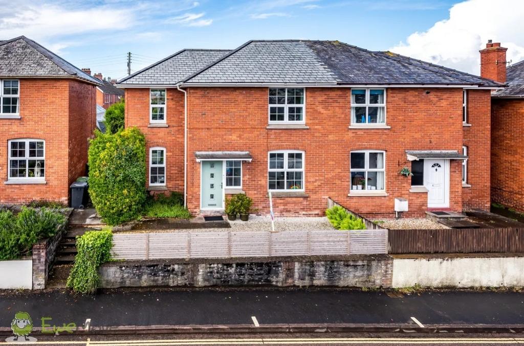 Clinton Terrace, Barnstaple EX32 3 bed semidetached house for sale £