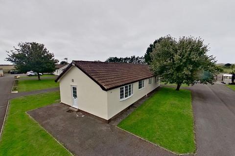 2 bedroom semi-detached bungalow for sale - 48 Gower Holiday Village, Monksland Road, Swansea, Swansea, SA3 1AY
