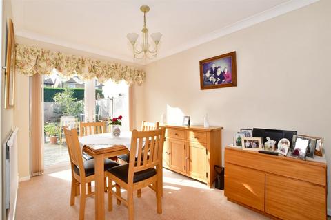 37 Cavalier Way, East Grinstead, RH19 4SE