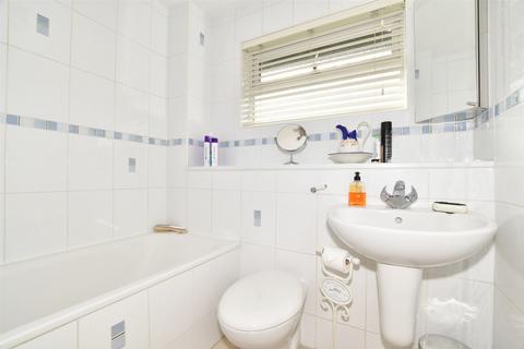 37 Cavalier Way, East Grinstead, RH19 4SE