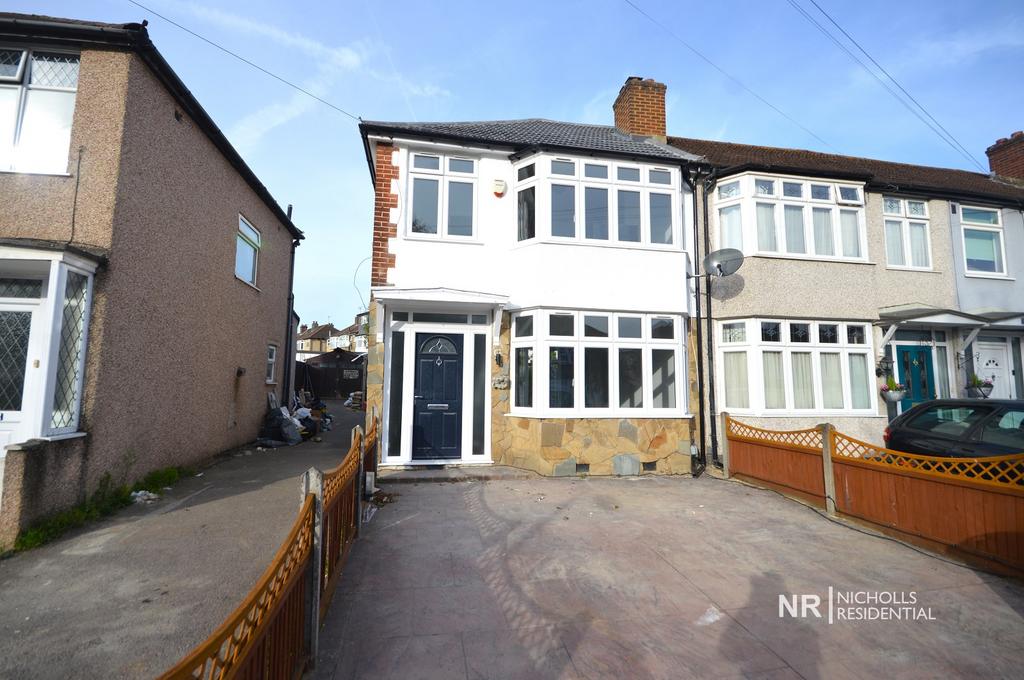 Henley Avenue, North Cheam, Surrey, SM3 3 bed end of terrace house to