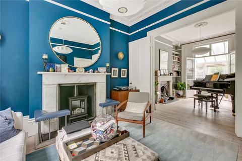 16 Thornhill Square, London, N1 1BQ