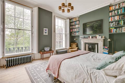 16 Thornhill Square, London, N1 1BQ
