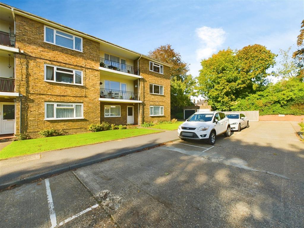 Rushams Road, Horsham RH12 2 bed maisonette for sale - £260,000