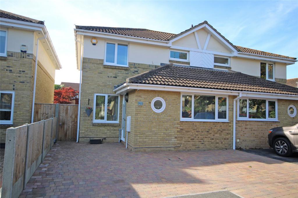 Hart Close, New Milton, Hampshire, BH25 4 bed semidetached house £