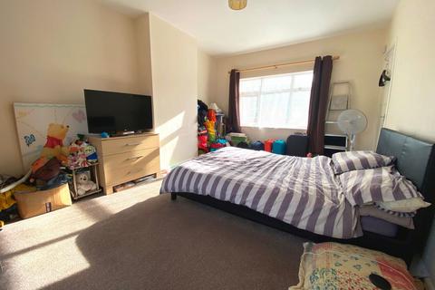 28 Randall Road, Northampton, NN2 7BZ