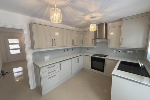 2 bedroom semi-detached house to rent, Wokefield Way, Eccleston
