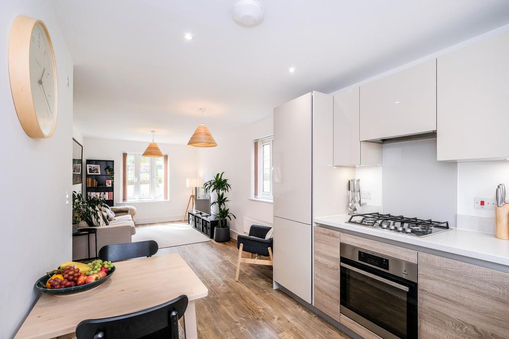 Hamlet House, Chigwell IG7 2 bed flat for sale £315,000