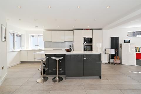 169 Wapping High Street, London, E1W 3NQ