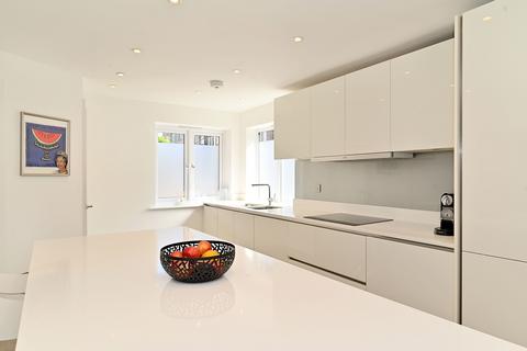 169 Wapping High Street, London, E1W 3NQ