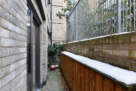 19 Alameda Place, London, E3 2ZN
