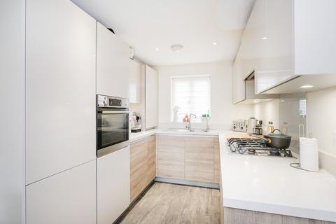 2 Alderwood Terrace, Chigwell, IG7 4FQ