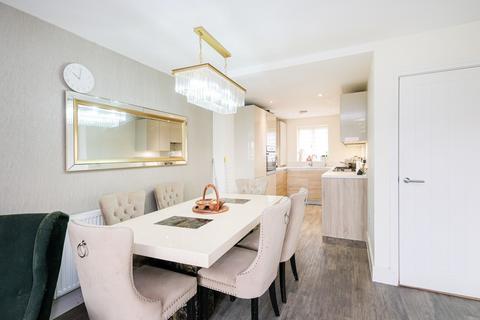 2 Alderwood Terrace, Chigwell, IG7 4FQ
