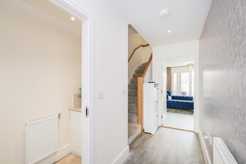 2 Alderwood Terrace, Chigwell, IG7 4FQ