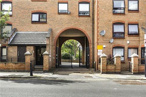 23 Horseshoe Close, London, E14 3EP