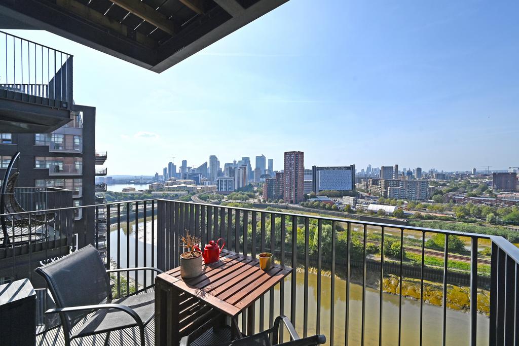 Modena House, London E14 1 bed flat for sale £450,000