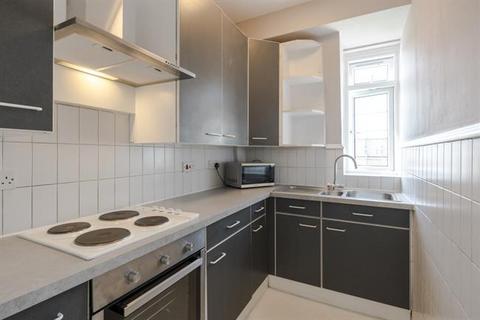 Studio to rent, Pembroke Road, London W8