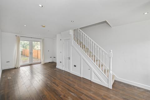 1 Michael Close, London, E3 4GG